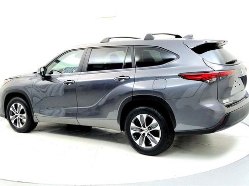 Certified 2023 Toyota Highlander XLE image 4