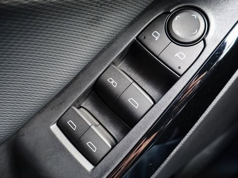 Used 2025 Chevrolet Equinox LT image 19