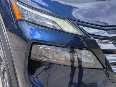 Used 2024 Nissan Rogue SV AWD/4WD image 10