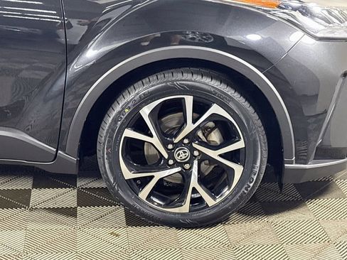 Used 2020 Toyota C-HR XLE FWD image 23
