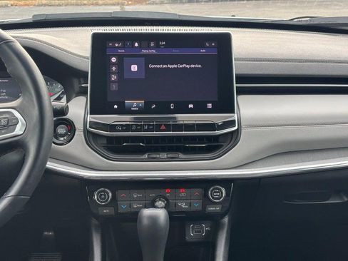 Used 2022 Jeep Compass Limited image 13