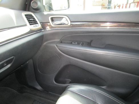Used 2017 Jeep Grand Cherokee Overland AWD/4WD image 16