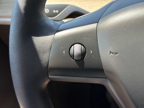 Used 2023 Tesla Model Y 2WD image 24