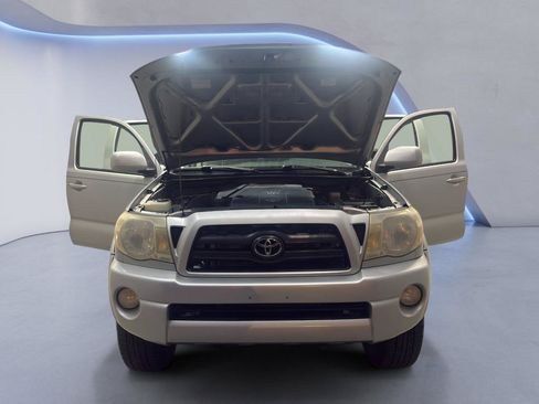 Used 2006 Toyota Tacoma PreRunner w/ TRD Sport Pkg #3 RWD image 10