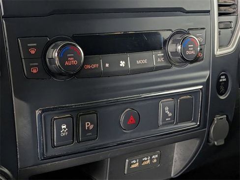 Used 2019 Nissan Titan SV w/ SV Convenience Package image 22