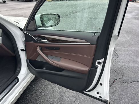 Used 2022 BMW 530i w/ Executive Package image 12