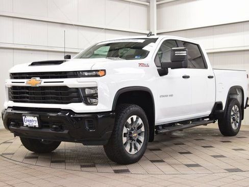 Used 2025 Chevrolet Silverado 2500 Custom w/ Custom Value Package image 3