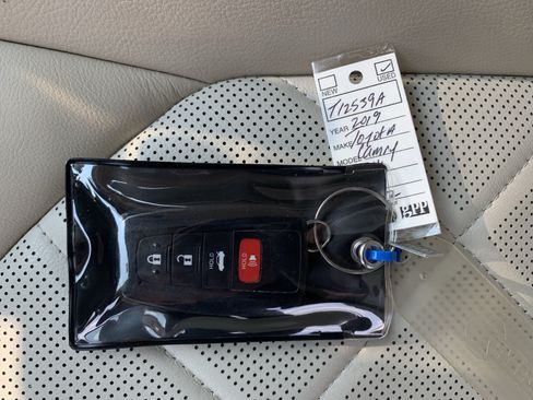 Used 2019 Toyota Camry XLE w/ Navigation Package FWD image 37