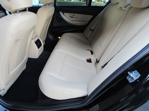 Used 2018 BMW 320i xDrive Sedan image 22