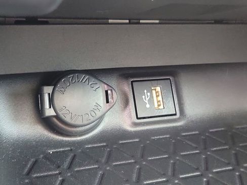 Used 2025 Toyota RAV4 XLE w/ Convenience Package FWD image 32