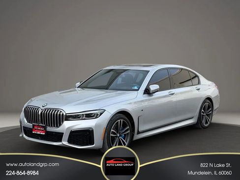 Used 2020 BMW 750i xDrive w/ Executive Package image 3