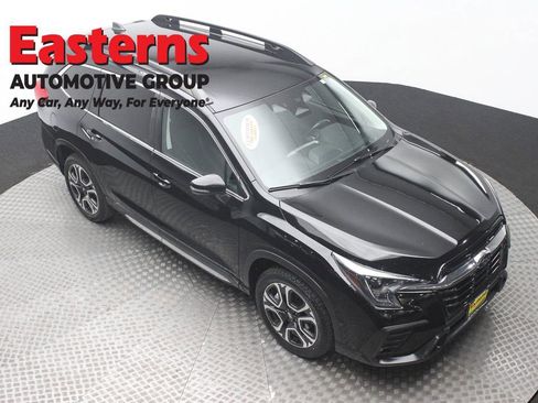 Used 2023 Subaru Ascent Limited image 3