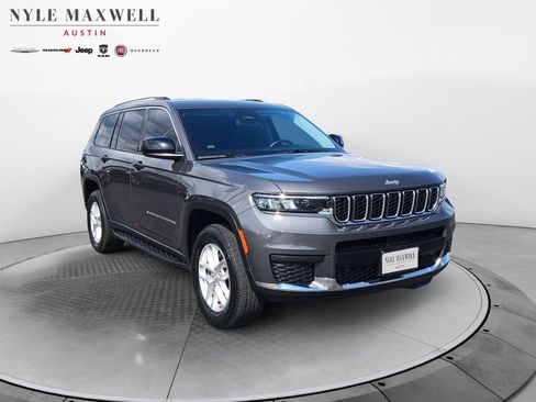 Used 2022 Jeep Grand Cherokee L Laredo w/ Luxury Tech Group I RWD image 2