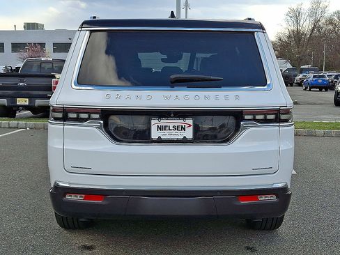 Used 2022 Jeep Grand Wagoneer Series I w/ Flexible Seating Group AWD/4WD image 23