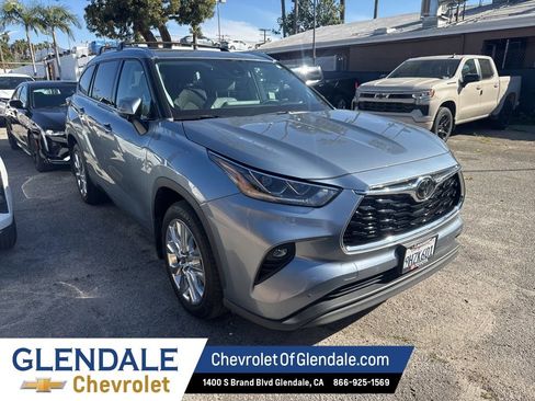 Used 2023 Toyota Highlander Limited image 6