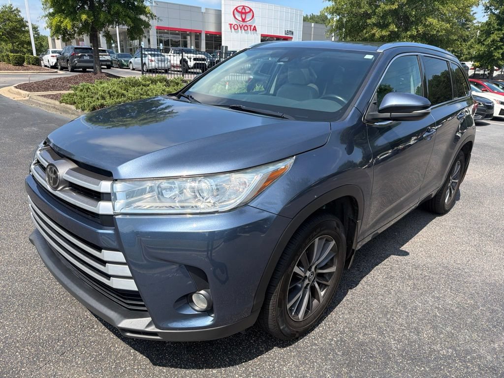 Used 2018 Toyota Highlander XLE AWD/4WD image 2