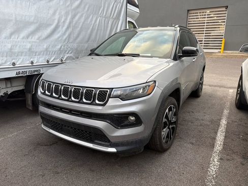 Used 2023 Jeep Compass Limited image 4