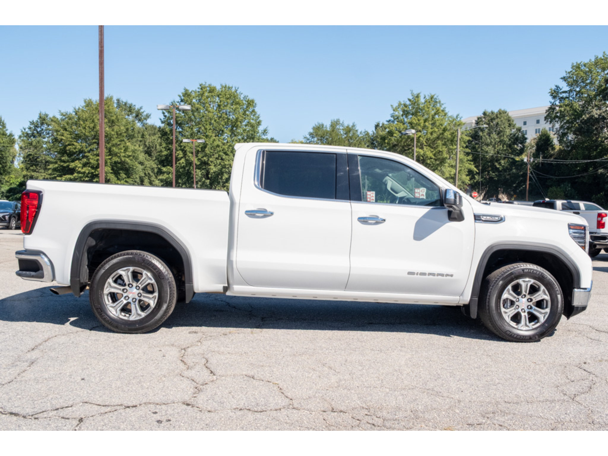 Used 2025 GMC Sierra 1500 SLT RWD image 9