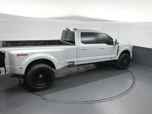 Used 2025 Ford F350 Platinum w/ FX4 Off-Road Package image 30