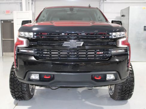 Used 2020 Chevrolet Silverado 1500 LT Trail Boss image 2