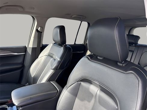 Used 2023 Jeep Grand Cherokee Limited w/ Luxury Tech Group II image 8