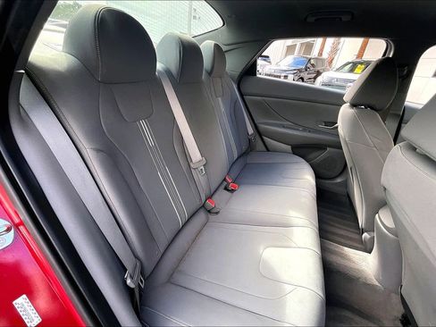 Used 2021 Hyundai Elantra SEL image 21