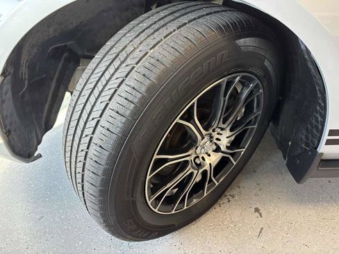 Used 2005 Ford Mustang Deluxe image 22