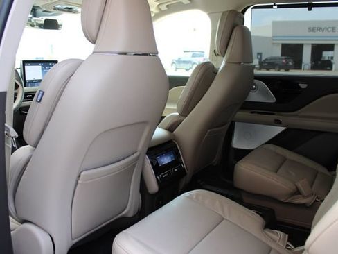 Used 2024 Lincoln Aviator Reserve w/ Equipment Group 201A AWD/4WD image 25