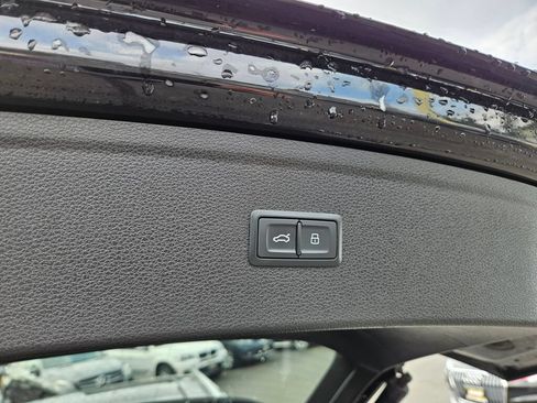Used 2018 Audi Q5 2.0T Premium Plus w/ Premium Plus Package AWD/4WD image 11