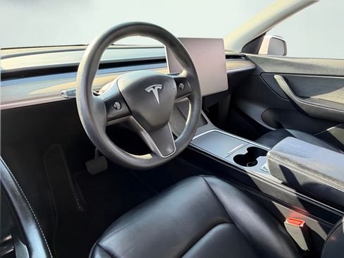 Used 2021 Tesla Model Y Long Range AWD/4WD image 15