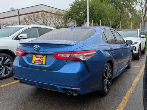 Used 2020 Toyota Camry SE FWD image 4