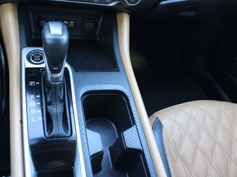 Used 2024 Nissan Sentra SV w/ SV Premium Package image 18