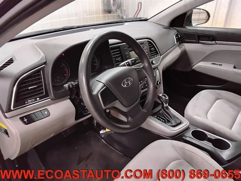 Used 2017 Hyundai Elantra SE image 11