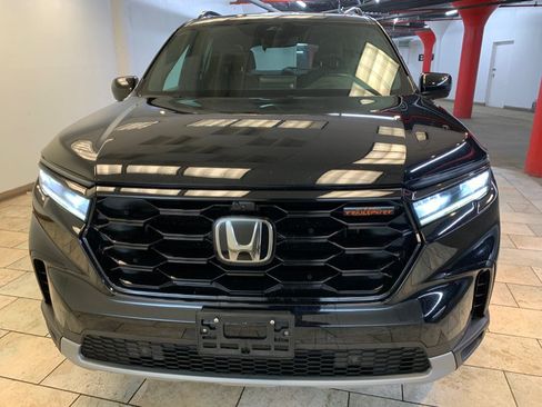 Used 2023 Honda Pilot TrailSport image 4