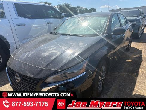 Used 2025 Nissan Altima 2.5 SV FWD image 1