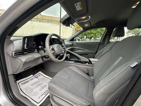 Used 2021 Hyundai Elantra SEL FWD image 10