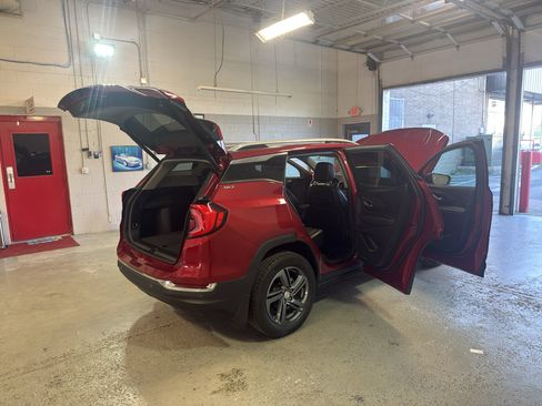 Used 2018 GMC Terrain SLT w/ Preferred Package AWD/4WD image 14