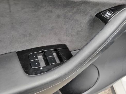 Used 2020 Tesla Model Y Long Range image 15