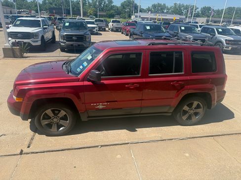 Used 2014 Jeep Patriot Latitude w/ Freedom Edition Package FWD image 9