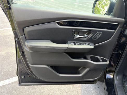 Used 2024 Honda Pilot Touring image 11