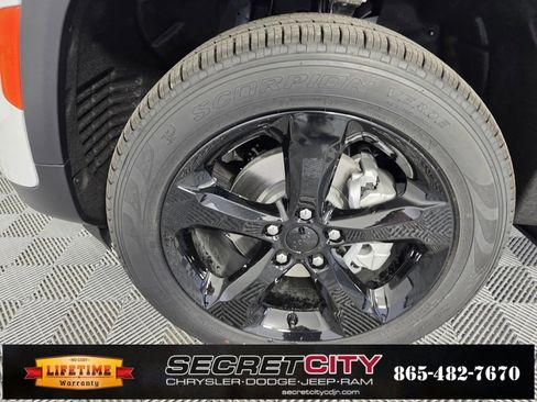 New 2025 Jeep Grand Cherokee Limited w/ Black Appearance Package image 9