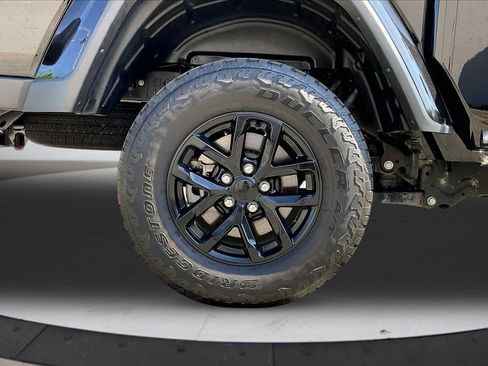 Used 2023 Jeep Gladiator Sport AWD/4WD image 35