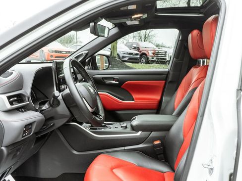 Used 2025 Toyota Highlander XSE image 27