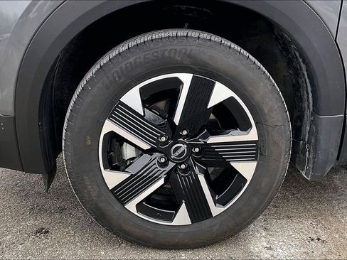 Used 2025 Nissan Kicks SV image 7