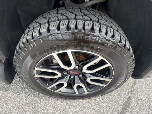 Certified 2024 GMC Sierra 1500 AT4 w/ Technology Package AWD/4WD image 9