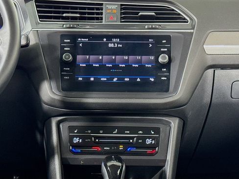 Used 2024 Volkswagen Tiguan SE image 14
