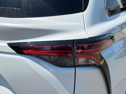 Certified 2022 Toyota Sienna XLE w/ XLE Plus Package FWD image 18