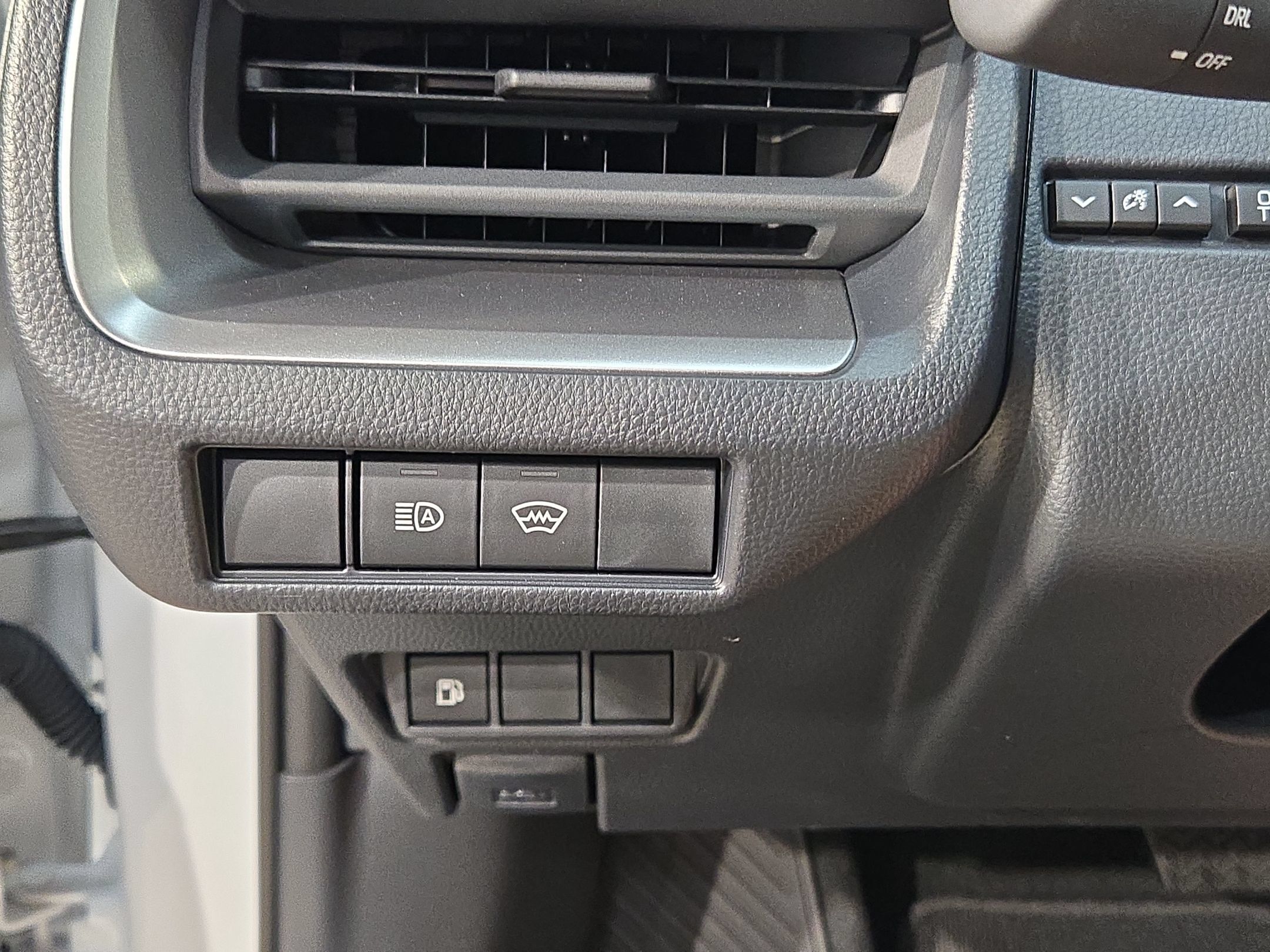 New 2027 Toyota Prius LE FWD image 17