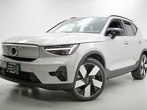 Certified 2023 Volvo XC40 Recharge Ultimate image 2