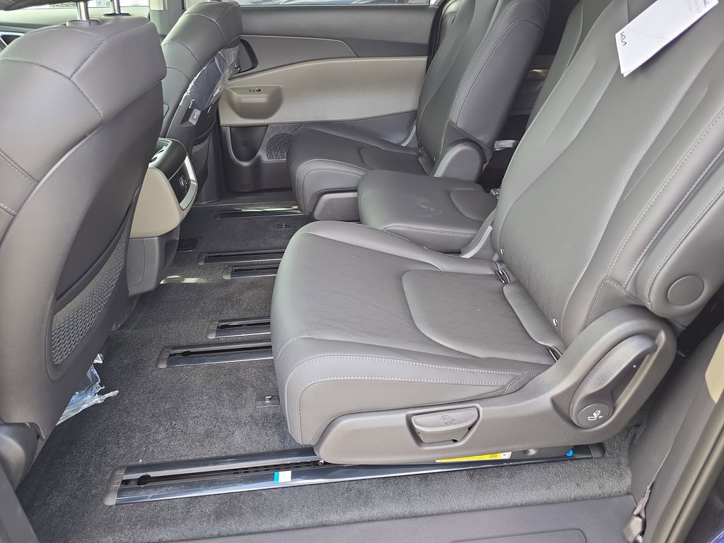 New 2026 Kia Carnival EX FWD image 17